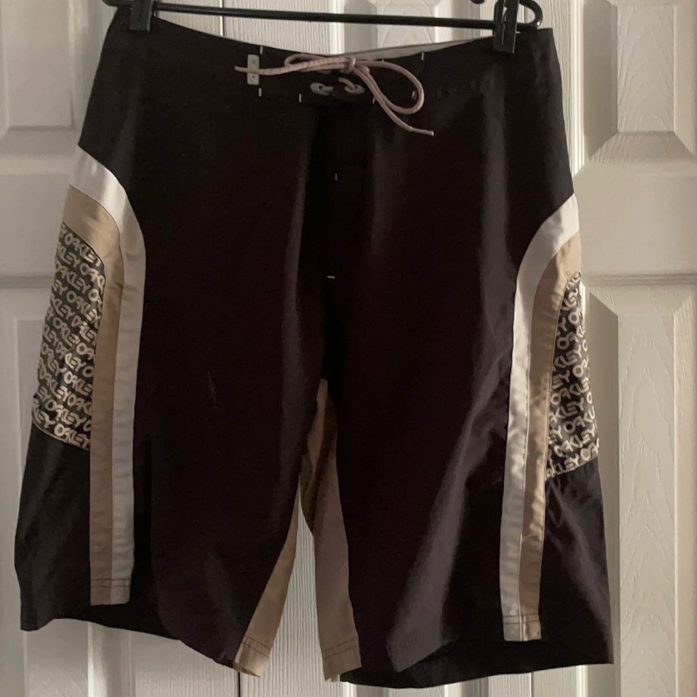 Oakley Board Shorts Size 34🥰